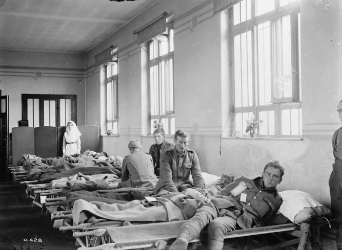 Casualties just arrived. No. 1 Casualty Clearing Station. July, 1916. Source: Dept. of National Defence/Library and Archives Canada/PA-000324