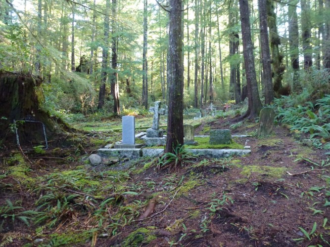 The entrance to Morpheus Island's tiny cemetery